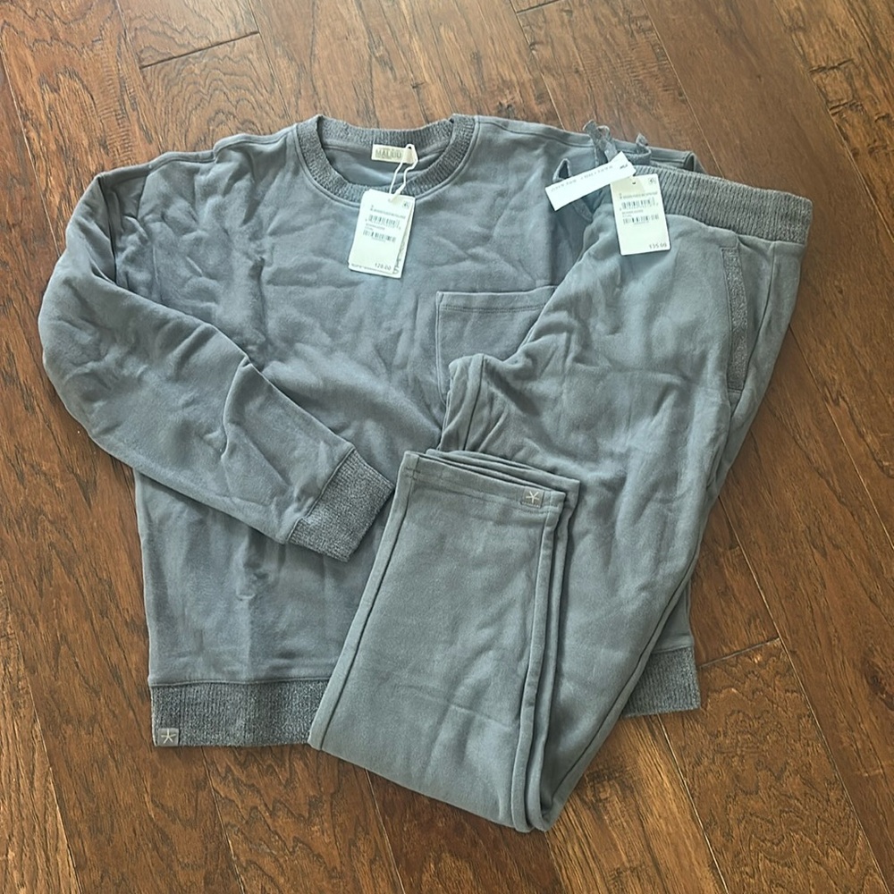 Gray barefoot dreams pajama/lounge set NWT
